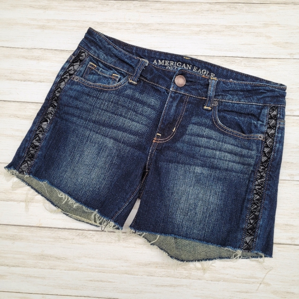 American Eagle Stretch Cut Off Denim Midi Shorts Braided Faux Leather Trim Sz 2